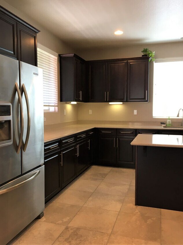 Primary Photo - Stunning 4 Bedroom 3.5 Bath Single Family ...