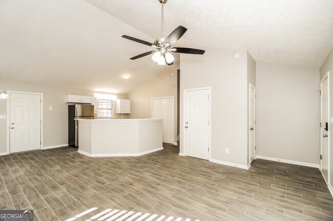 Building Photo - 585 Nottingham Dr