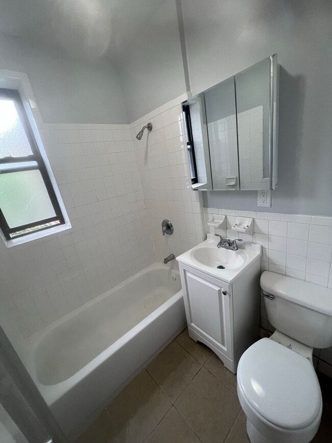 Building Photo - Hummingbird Heights 320