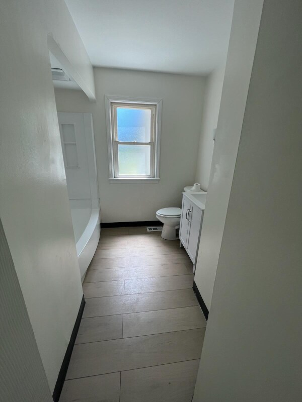 Foto del edificio - 480 Bayridge Blvd
