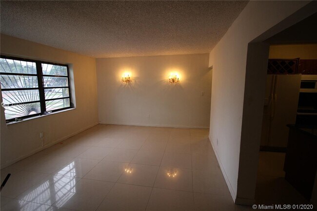 Foto del edificio - 6130 SW 17th St