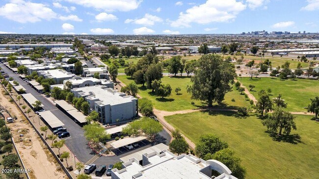 Foto del edificio - 5611 S 32nd St