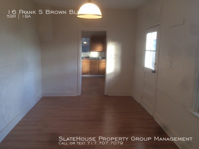 Building Photo - 5 Bedroom Duplex- Plus Extra bonus room