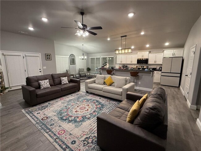 Foto del edificio - 941 Sundance Ln