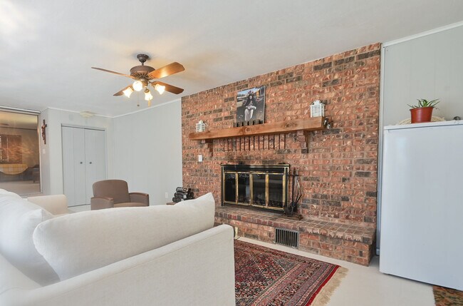 Foto del edificio - 21322 Carole St