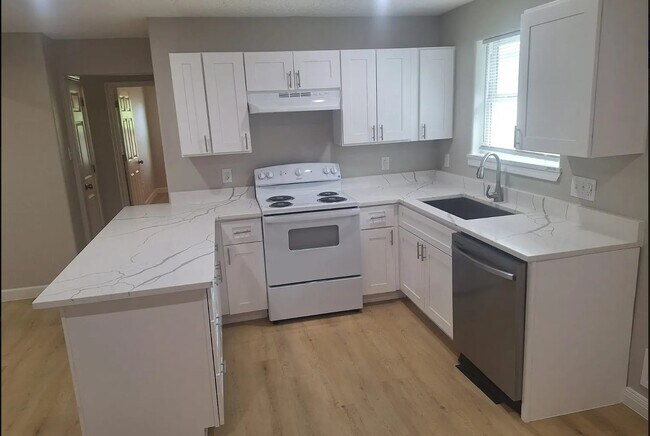 Building Photo - 117 Thelma Ln