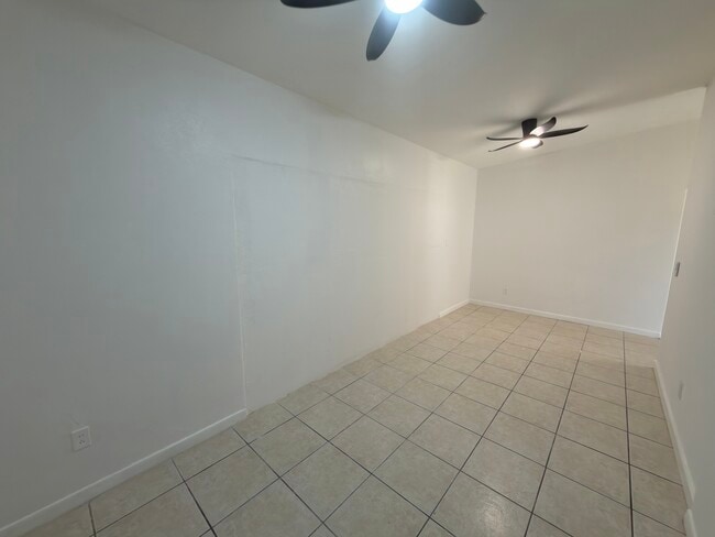 Building Photo - 936 Pinedale Ave