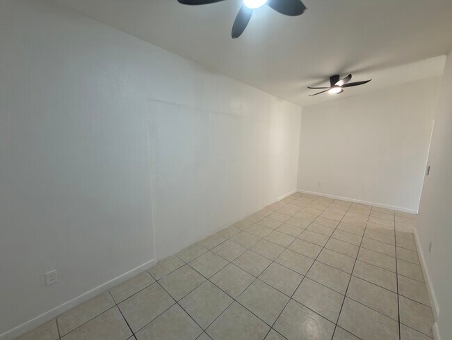 Foto del edificio - 936 Pinedale Ave