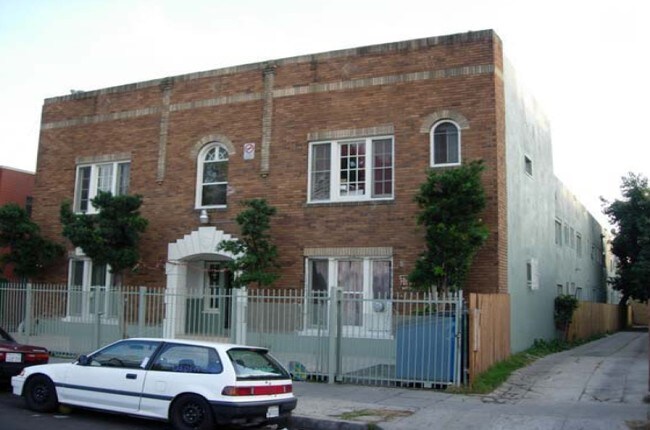 Building Photo - 5522 Sierra Vista Ave