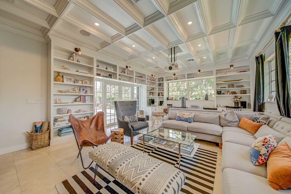 ¡Esta es la casa! - 1281 Nightingale Ave