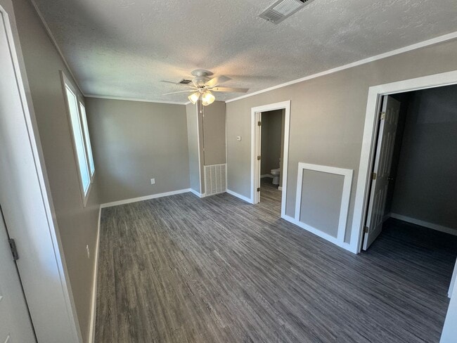 Building Photo - Cozy Home in the Heart of Martin