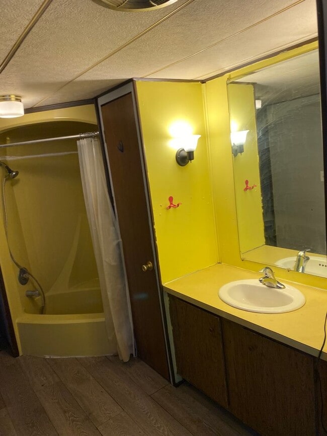 Foto del edificio - 16945 Rooster Ln