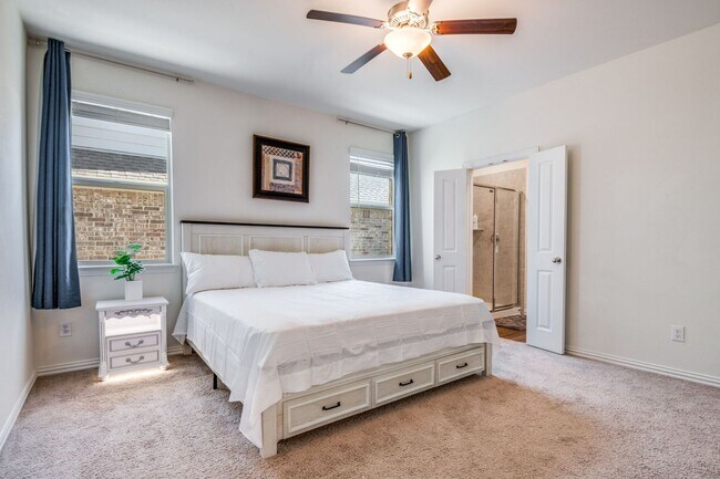 Foto del edificio - 844 Lauren Grove Ln