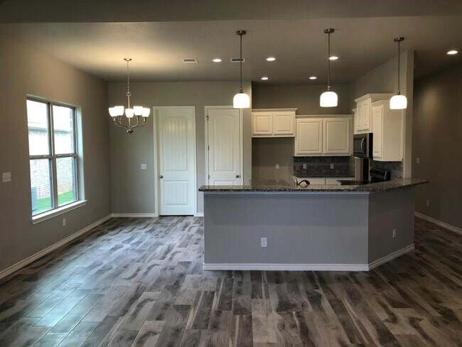 Building Photo - 3206 Windcrest Dr