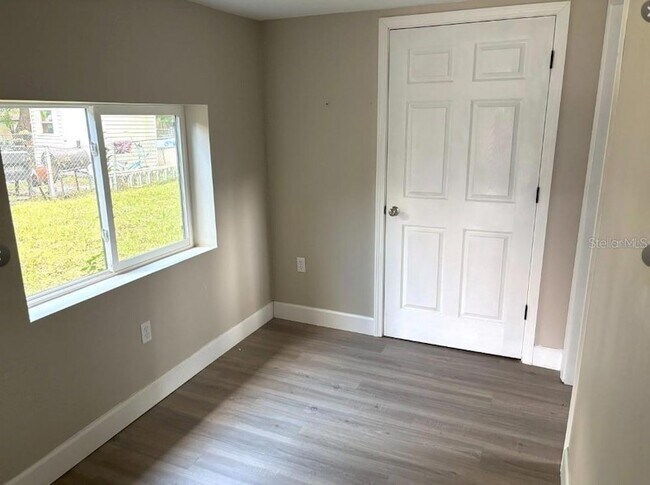 Foto del edificio - 2615 Laurel Ave