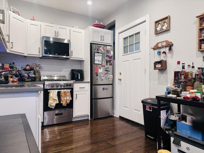 Foto del edificio - 1 bedroom in Chicago IL 60657