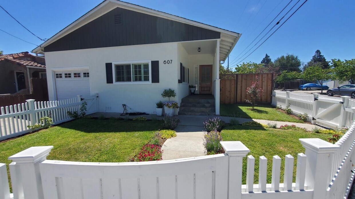 Primary Photo - 607 Hawes St