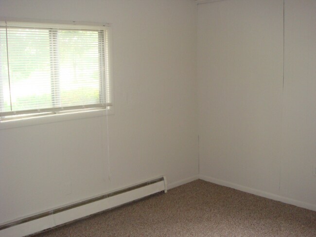 Building Photo - 1100 W Campus Dr