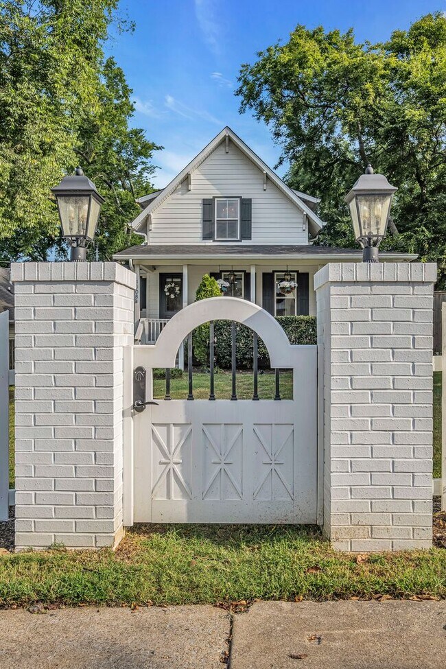 Photo - Great price for a huge house! CHARMING Syl...