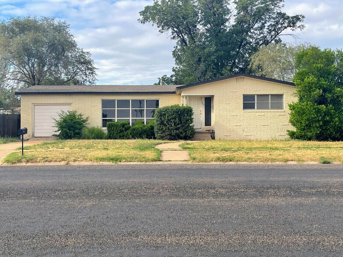 Primary Photo - Texas-Style Charm and Comfort – 3-Bed, 2-Bath Rental in Snyder!