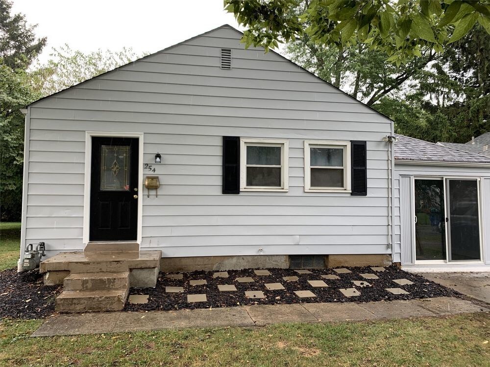 Foto principal - 254 Lowell Road