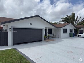 Building Photo - 10600 SW 146th Ct