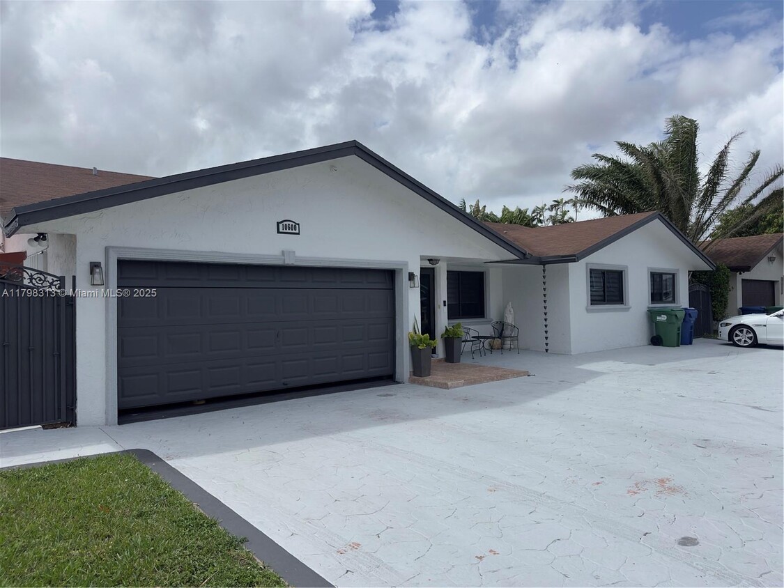Foto principal - 10600 SW 146th Ct