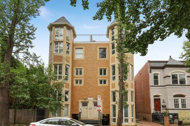 Front - 1637 Marion St NW