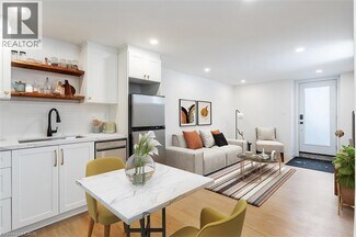 Building Photo - 113 Catharine St N