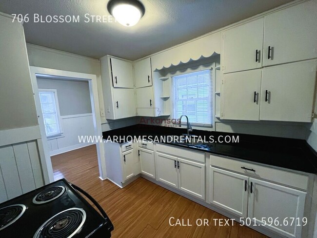 Foto del edificio - 706 Blossom St