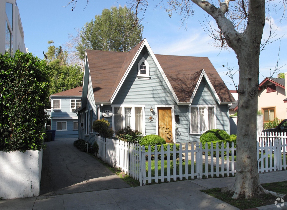 Primary Photo - 617 Westmount Dr