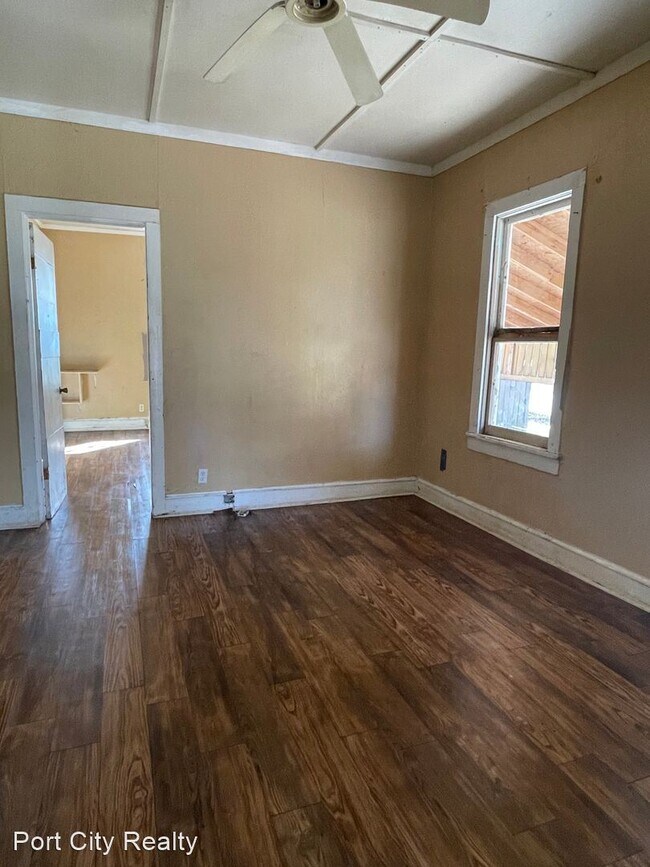 Foto del edificio - 2 br, 1 bath House - 529 E. 72nd St.