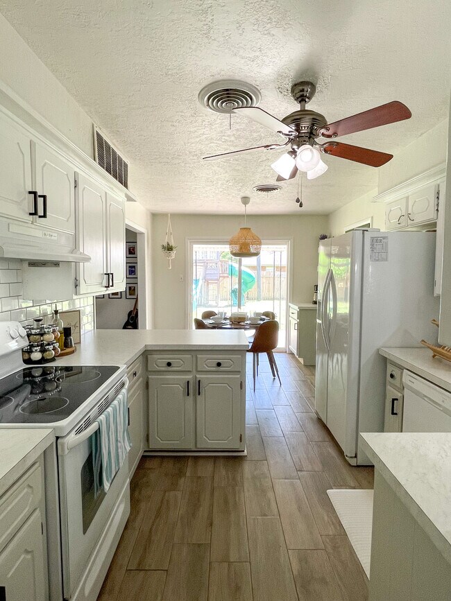 Foto del edificio - 7406 NW Woodland Dr