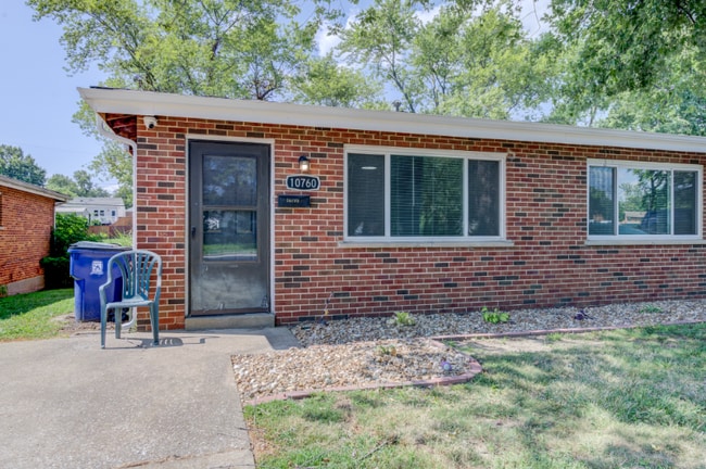 Building Photo - 10760 Tropic Dr