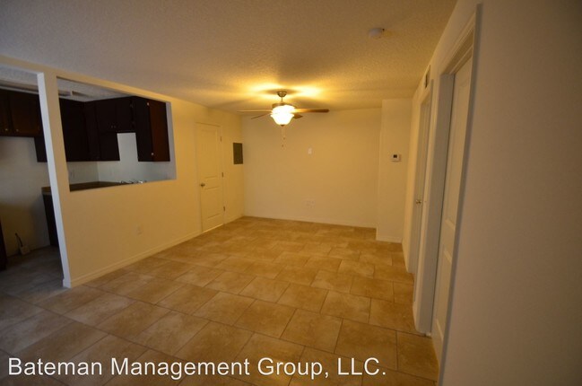 Building Photo - 810 Eresken Ave