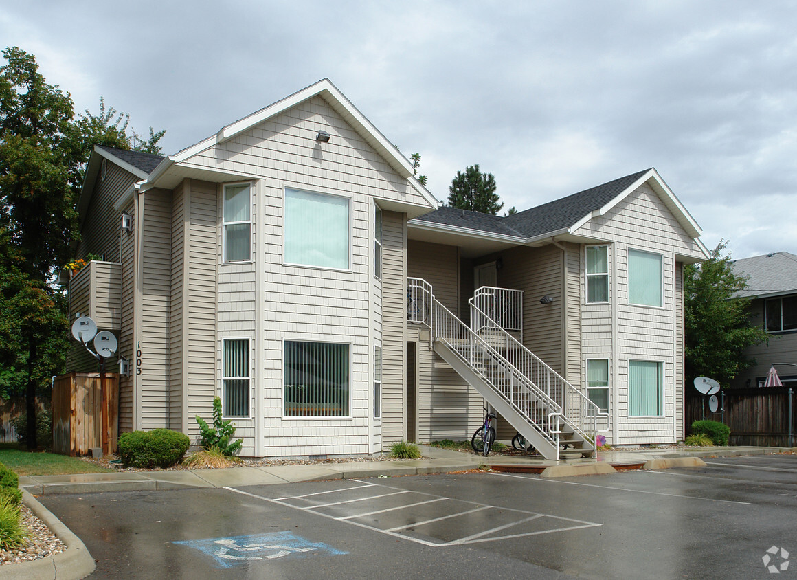 Building Photo - Parkway Apartments