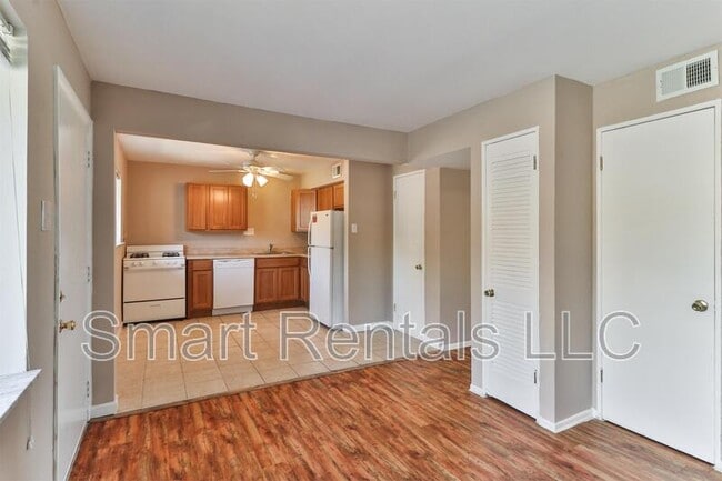 Building Photo - 471 S Holmes Ave