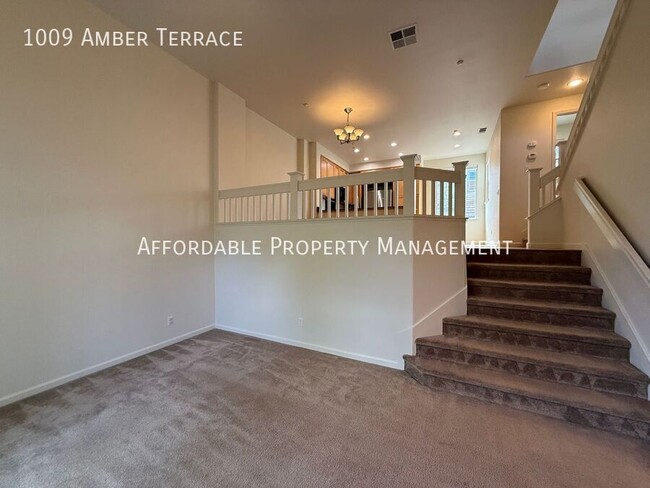 Building Photo - 1009 Amber Terrace