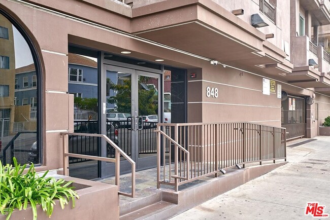 Foto del edificio - 848 Irolo St