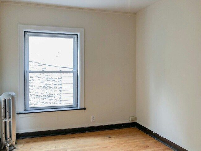 Building Photo - 2010-1 West Foster Avenue, Unit 2A