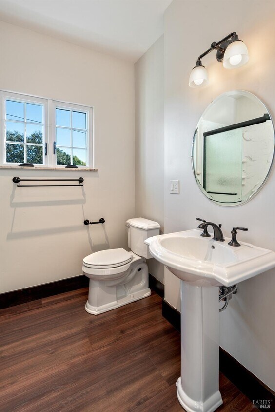 Foto principal - 542 College Ave