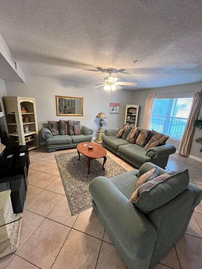 Foto del edificio - Anastasia Island Condo for Rent! ONE CAR GARAGE UNIT INCLUDED!