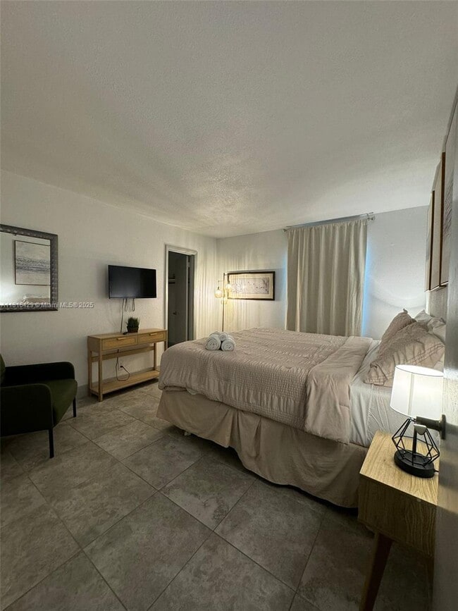 Foto del edificio - 3725 S Olive Ave