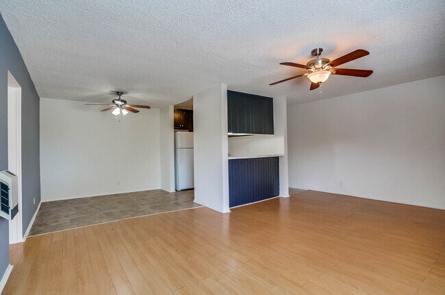 Foto del edificio - 3715 W 27th St