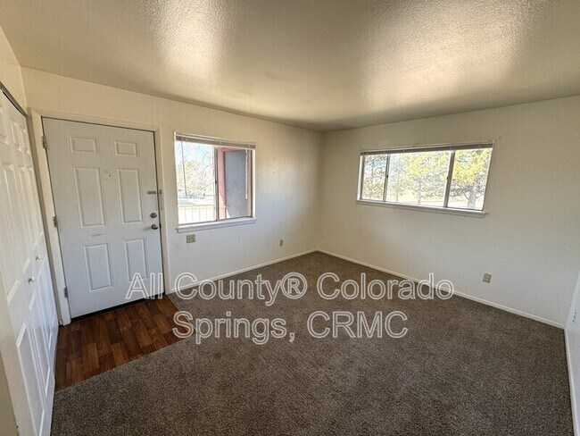 Building Photo - 1105 Cree Dr