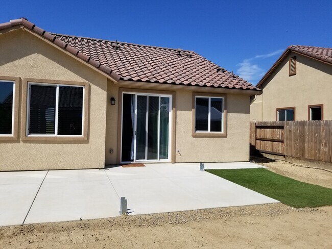 Building Photo - 2513 N Creekside Dr