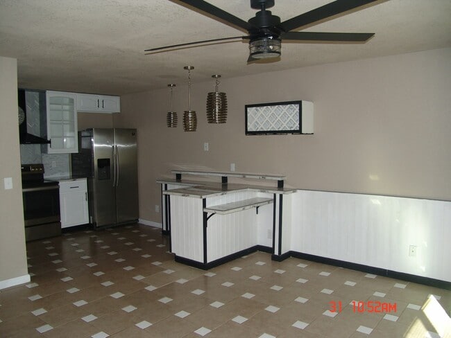 Building Photo - 630 S Morris