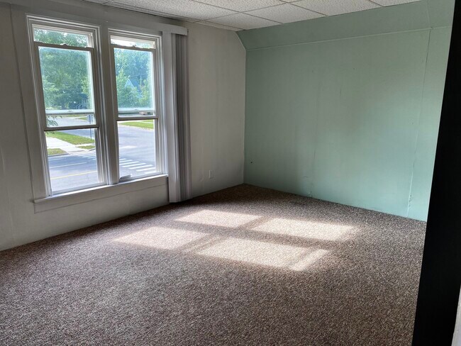 Living Room - 504 S Chestnut St