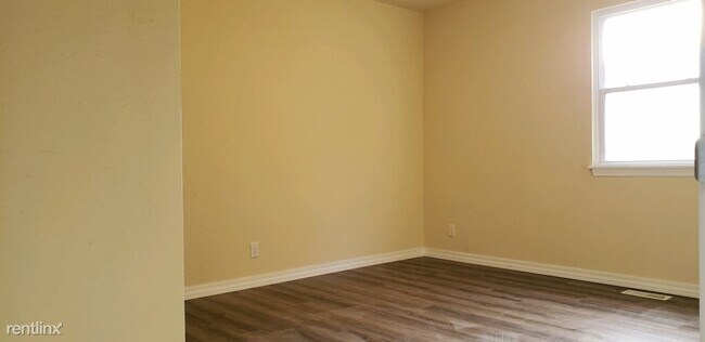 Building Photo - 3 br, 1 bath House - 816 Robin Dr