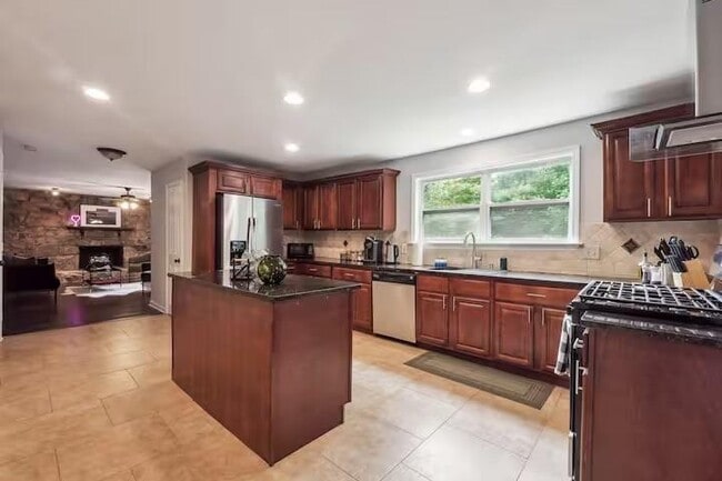 Building Photo - 230 Chaffin Ridge Trce
